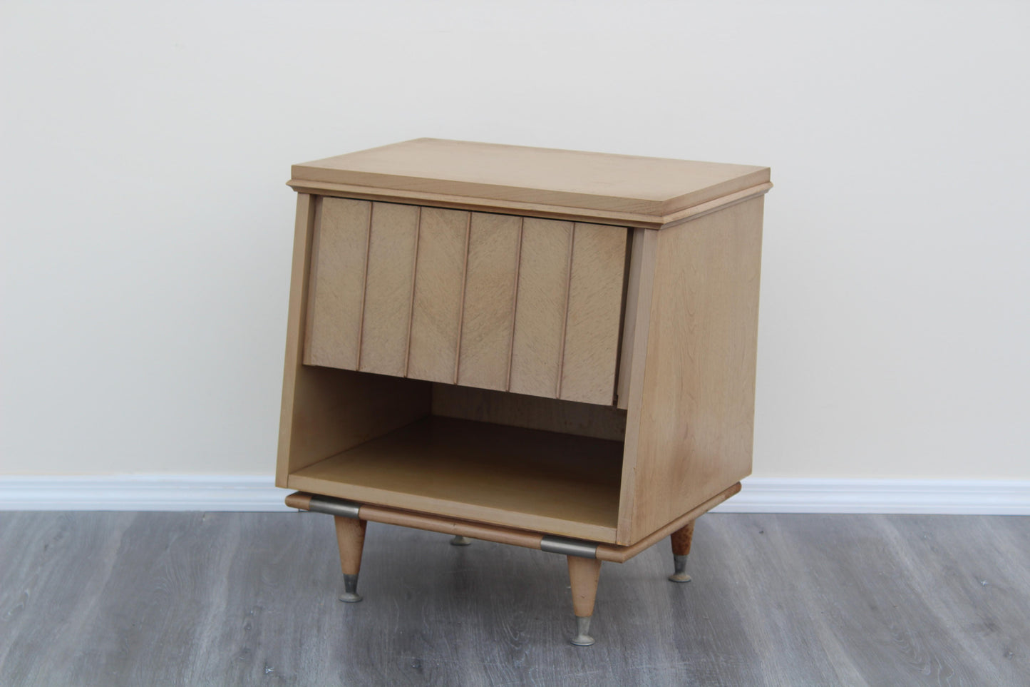 1970s Pair of Mid-Century Walnut Nightstands