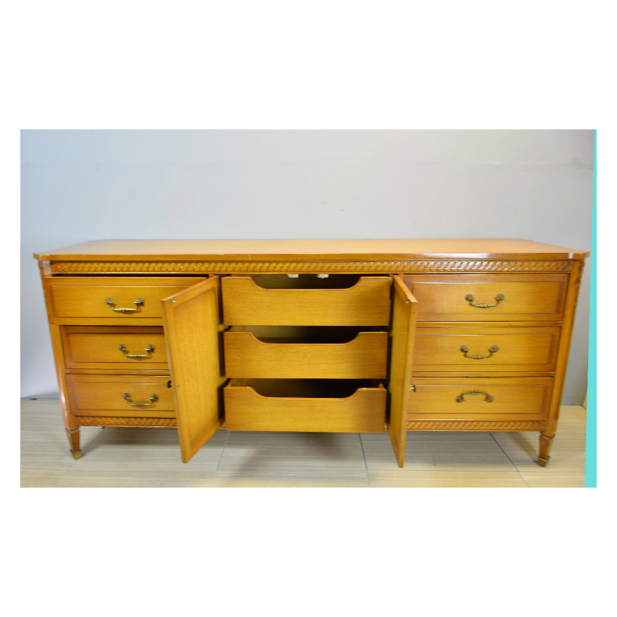 Mid Century 9-Drawers Dresser