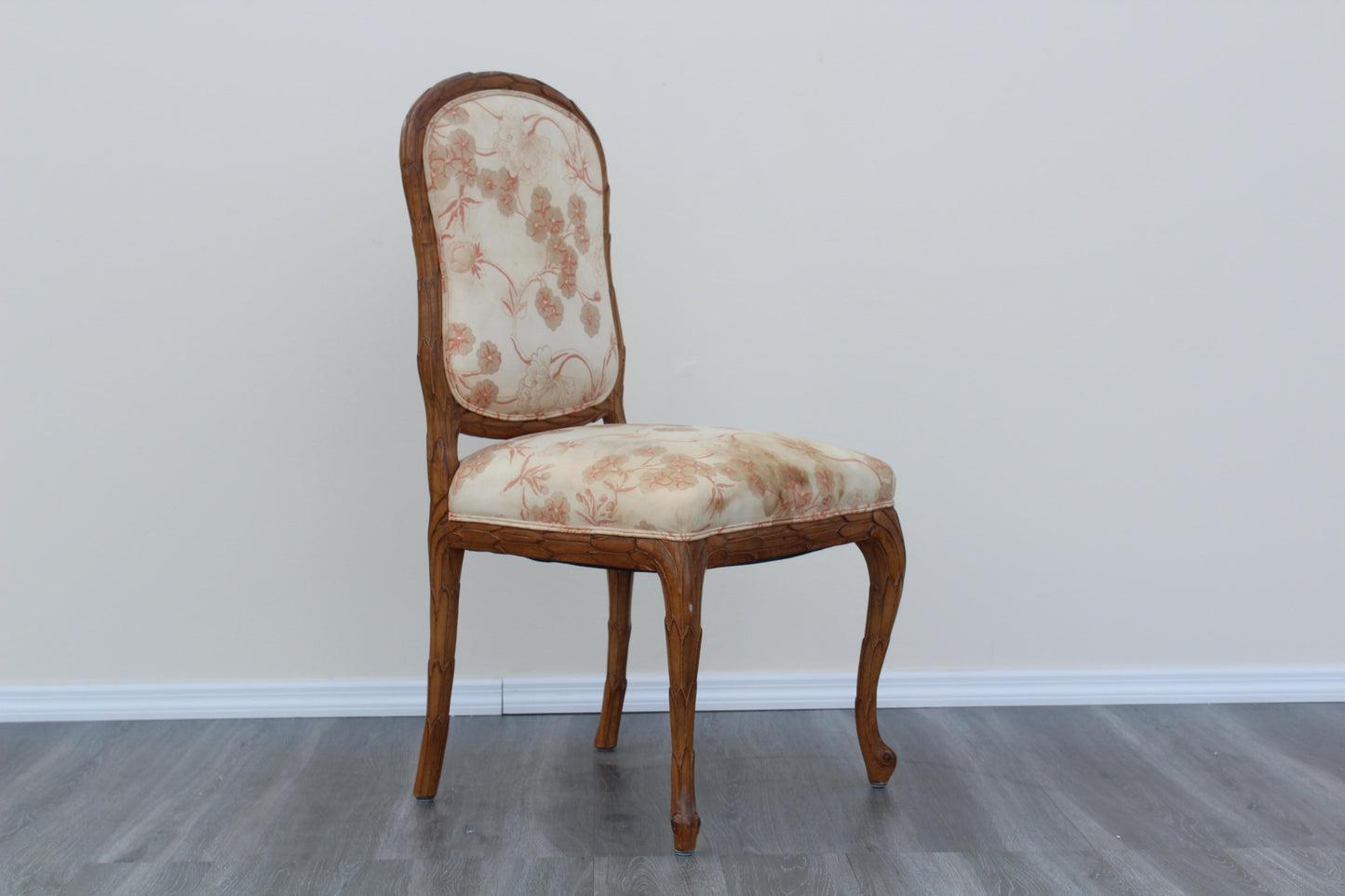 Late 20's Century Set of 6 Dining Chairs With Feather Motif