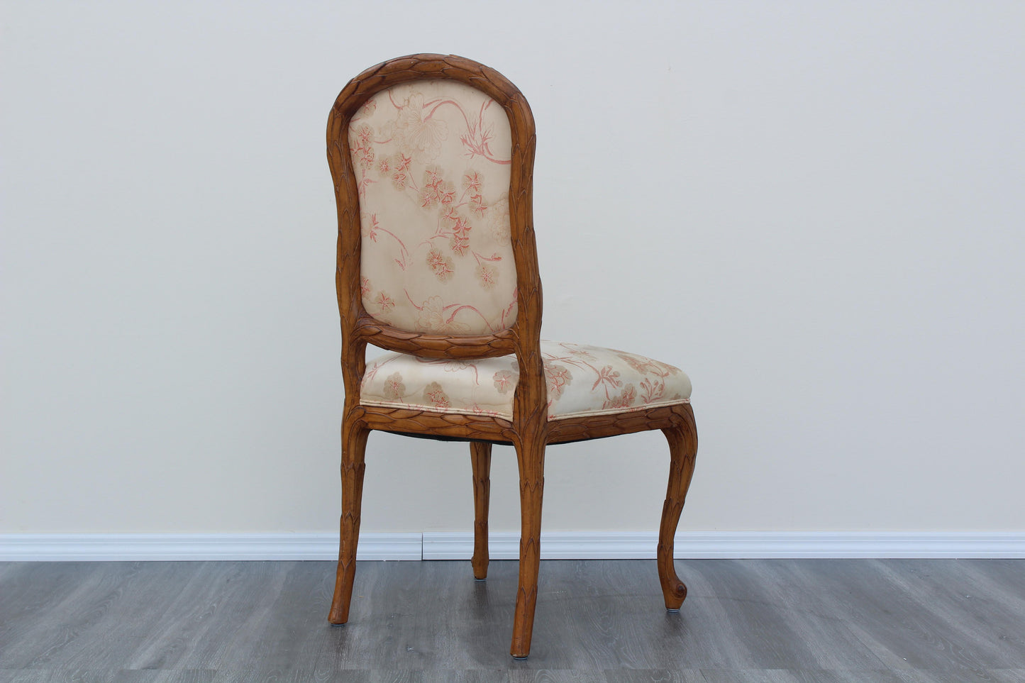 Late 20's Century Set of 6 Dining Chairs With Feather Motif