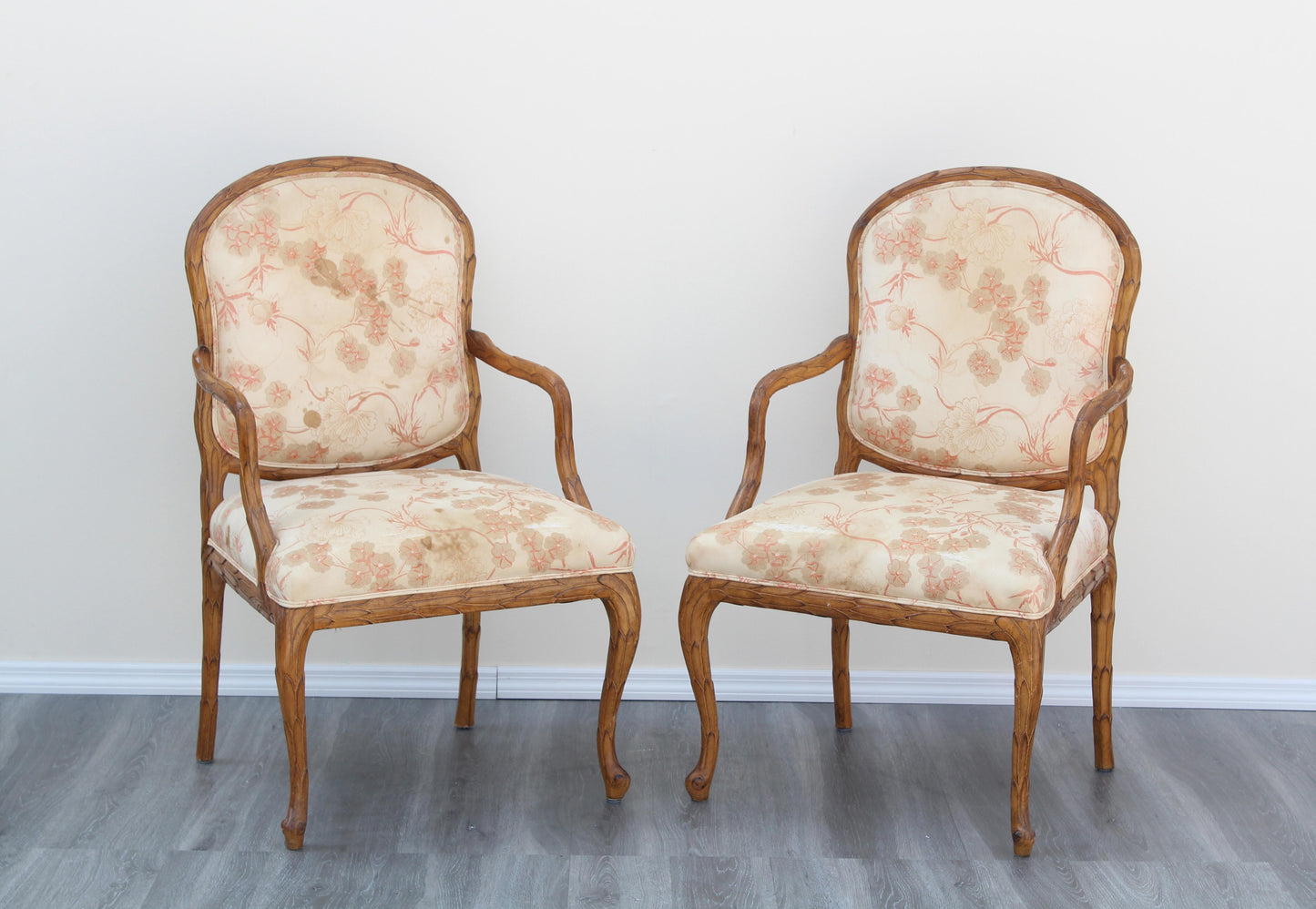 Late 20's Century Set of 6 Dining Chairs With Feather Motif