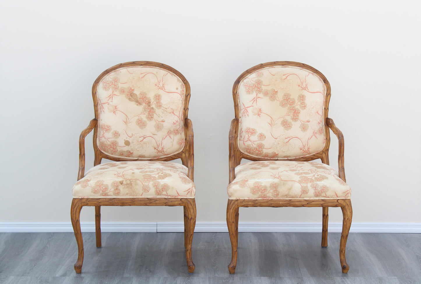 Late 20's Century Set of 6 Dining Chairs With Feather Motif