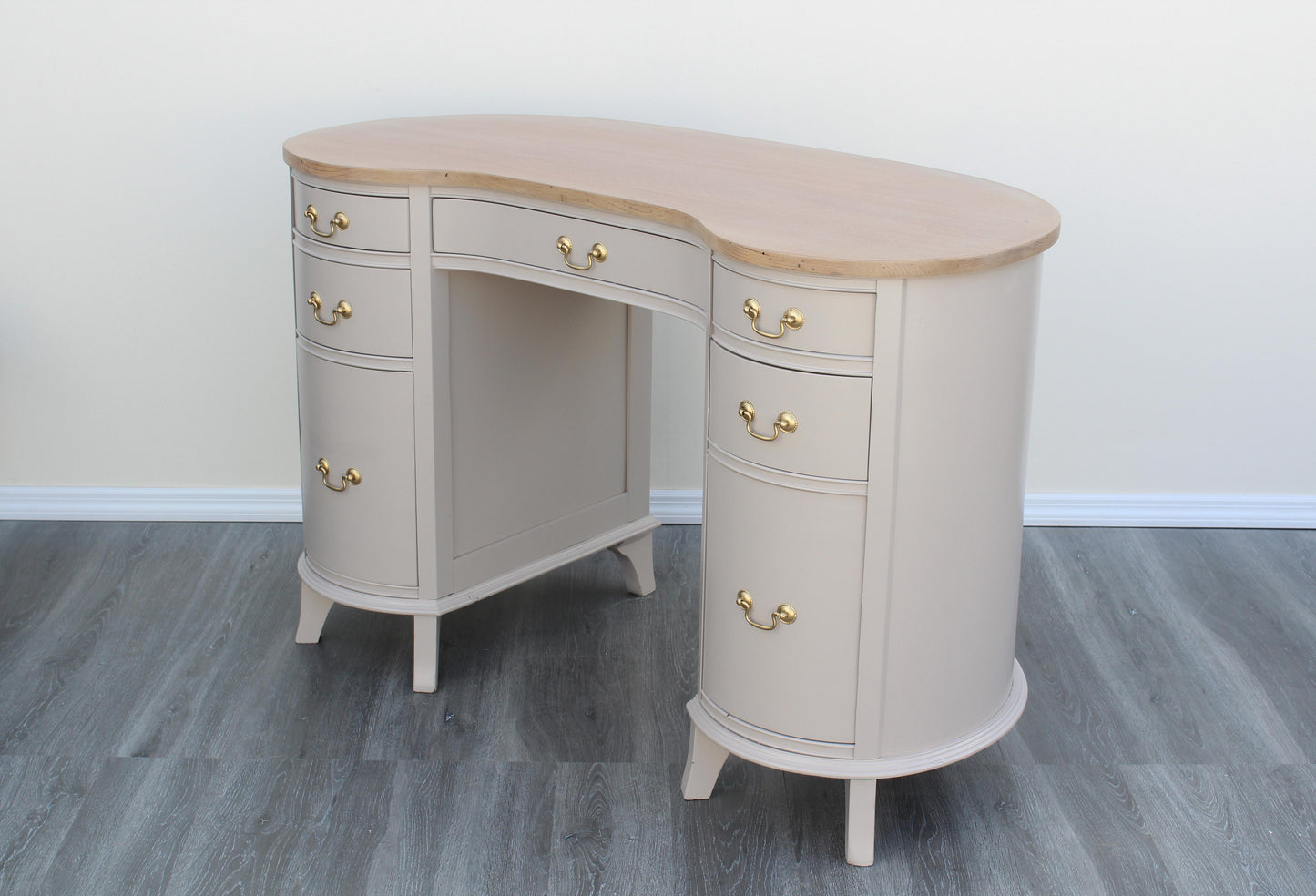 Mid-Century Mahogany Kidney Shaped Desk of Seven Drawers