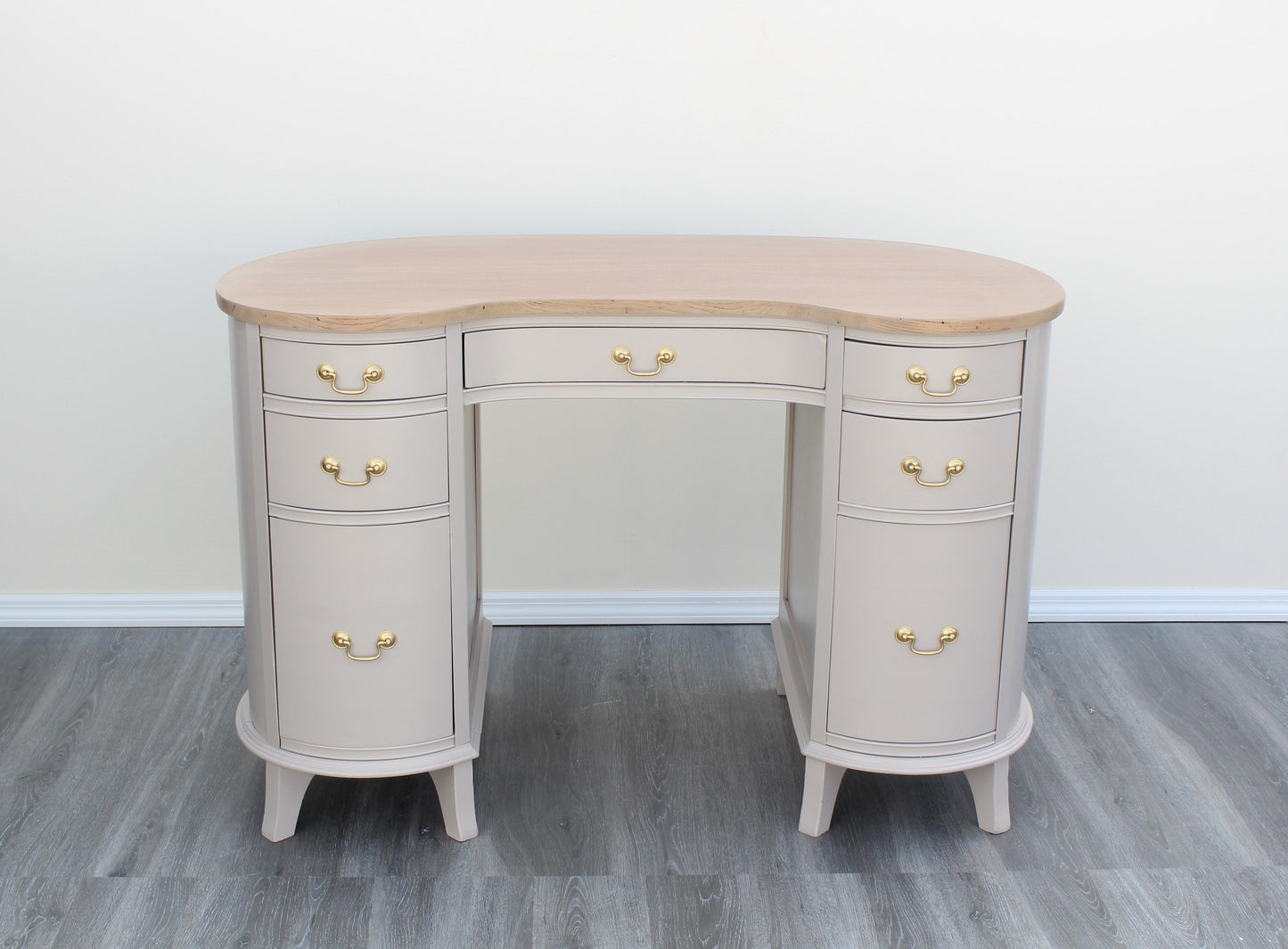 Mid-Century Mahogany Kidney Shaped Desk of Seven Drawers