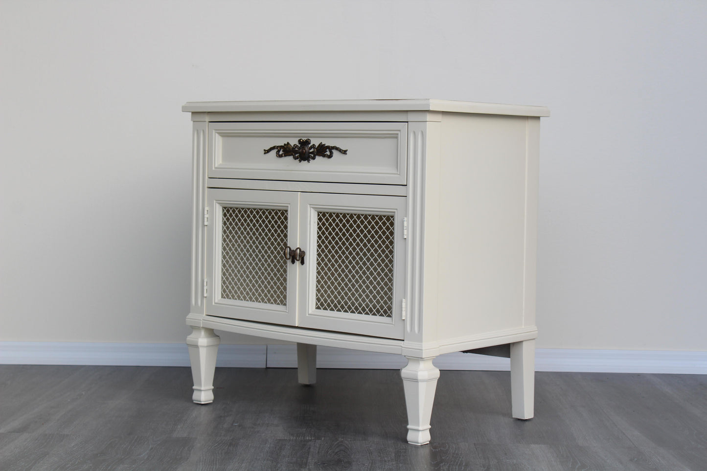 Late 20th Century Pair of Cream Nightstand With Walnut Tops