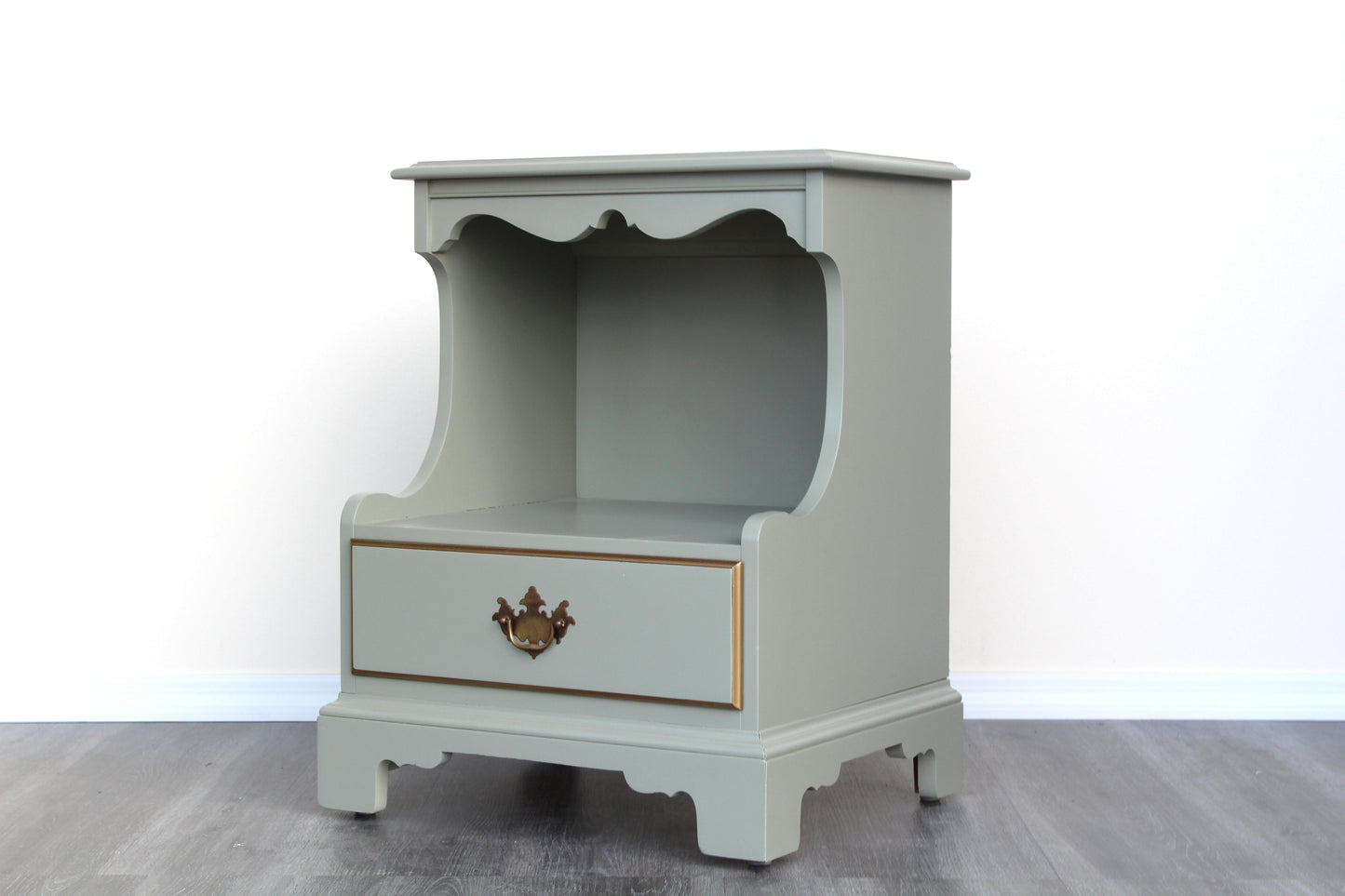 Vintage Pair of Georgian Style Caledon Green Nightstands