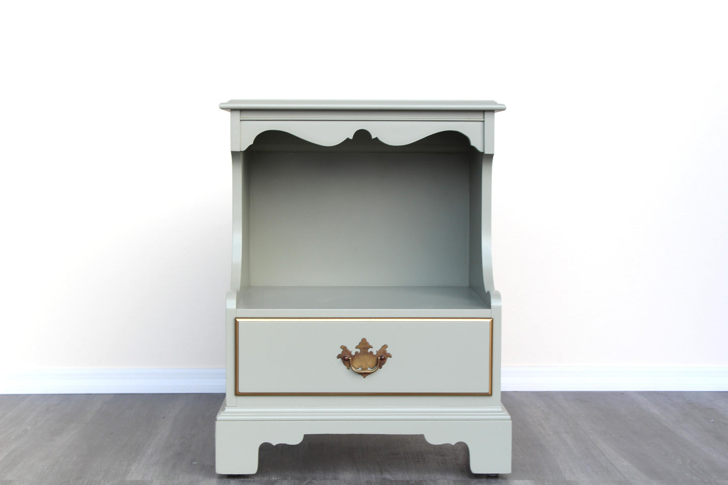 Vintage Pair of Georgian Style Caledon Green Nightstands