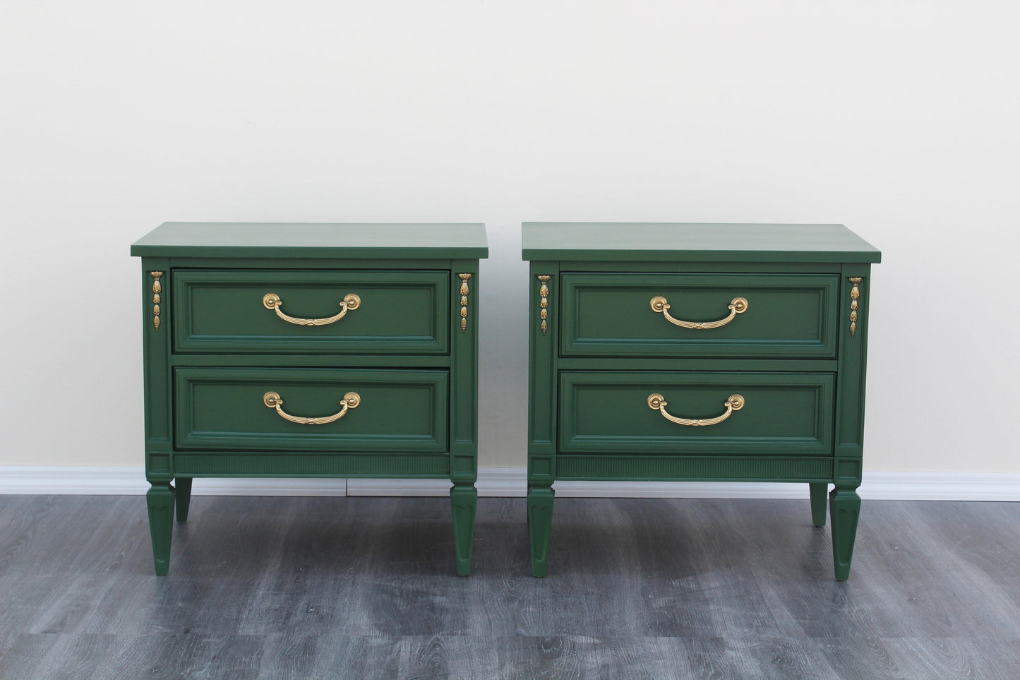 Late 20th Century Pair of Mid-Century Neoclassical Green Nightstands