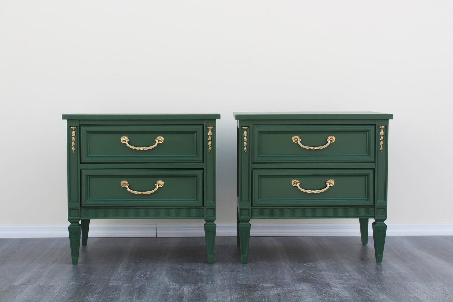 Late 20th Century Pair of Mid-Century Neoclassical Green Nightstands