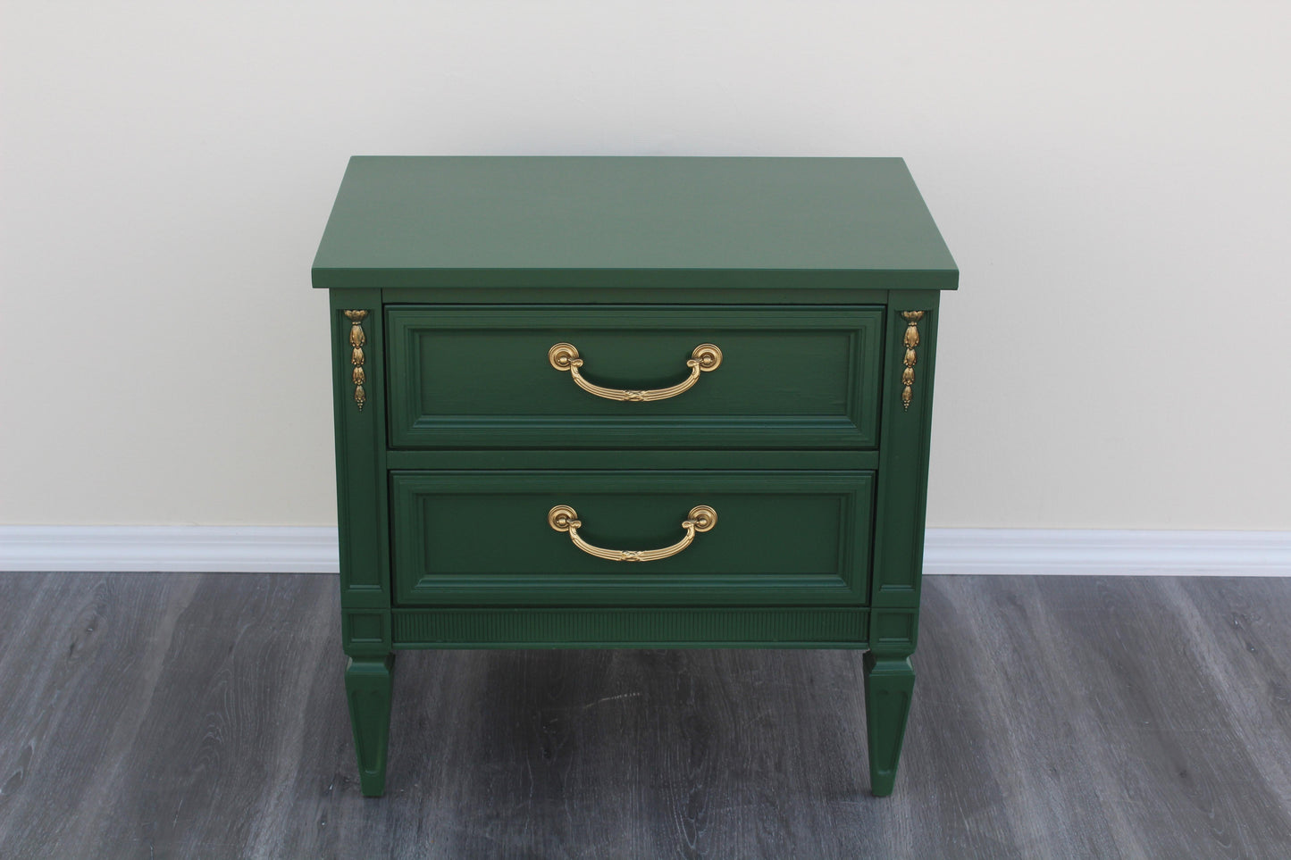 Late 20th Century Pair of Mid-Century Neoclassical Green Nightstands