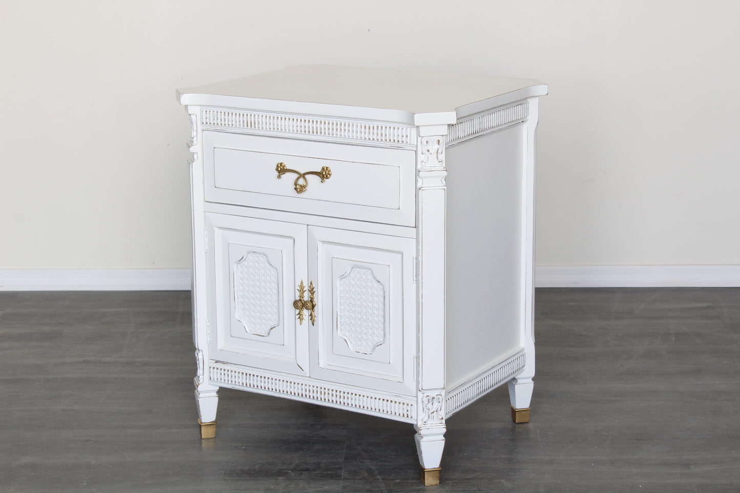 Pair of White Neoclassical Style Nightstands