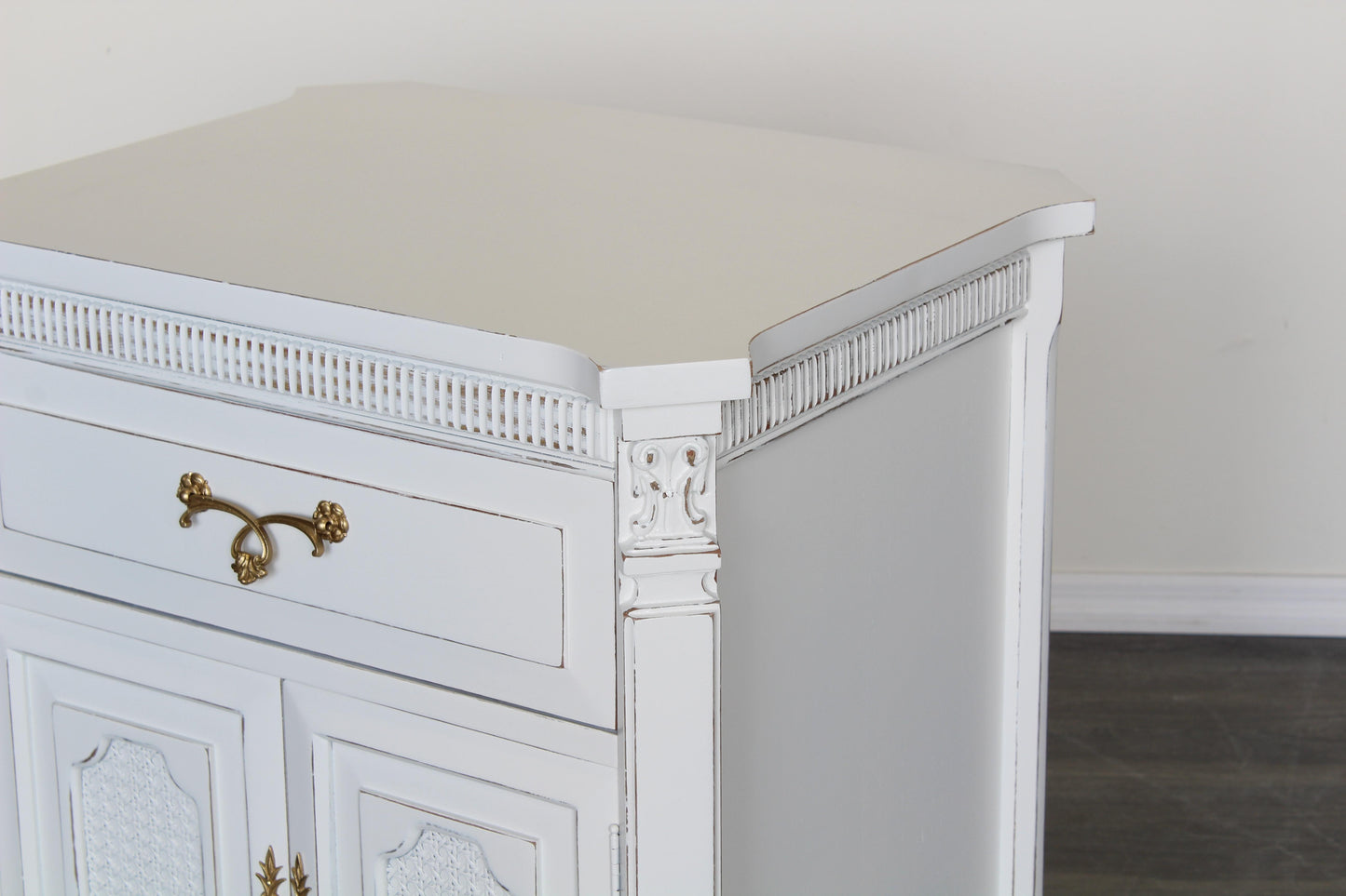 Pair of White Neoclassical Style Nightstands