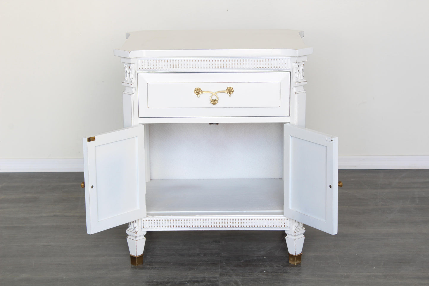 Pair of White Neoclassical Style Nightstands