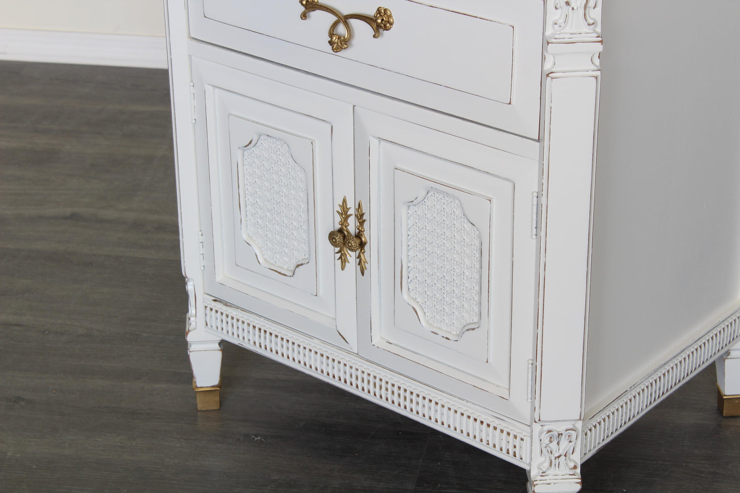 Pair of White Neoclassical Style Nightstands