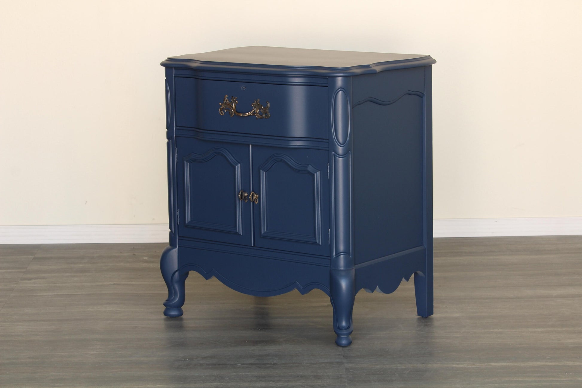 Vintage French provincial scalloped nightstand.  This nightstand is solid built with dovetail joint and metal hardware.  This nightstand is newly painted in blue with satin top coat.  Dimensions; 25" Width x 17"Depth x 27" Height. 